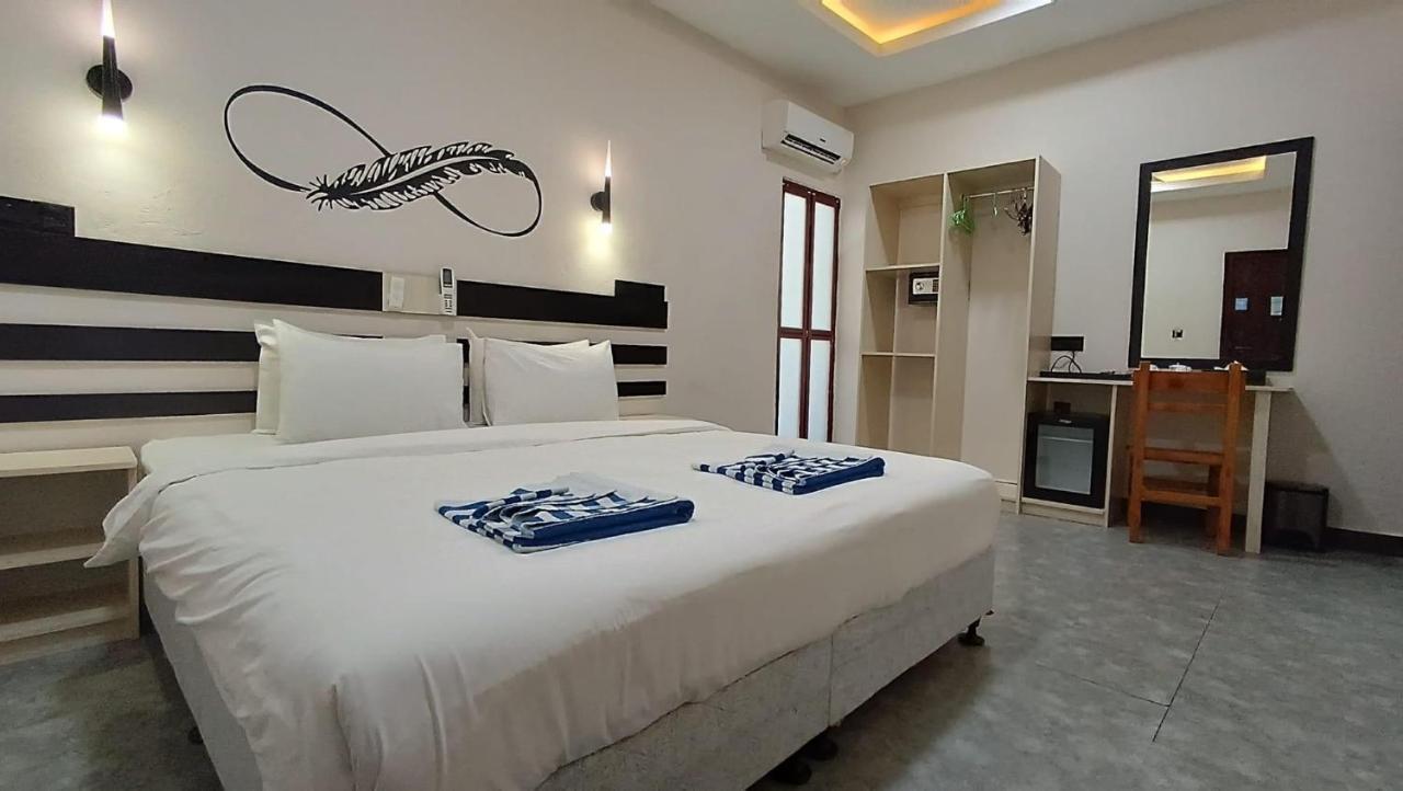 Infinity Dhiffushi Hotell Exteriör bild