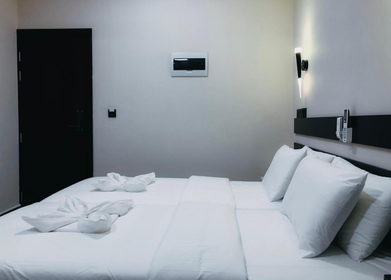 Infinity Dhiffushi Hotell Exteriör bild