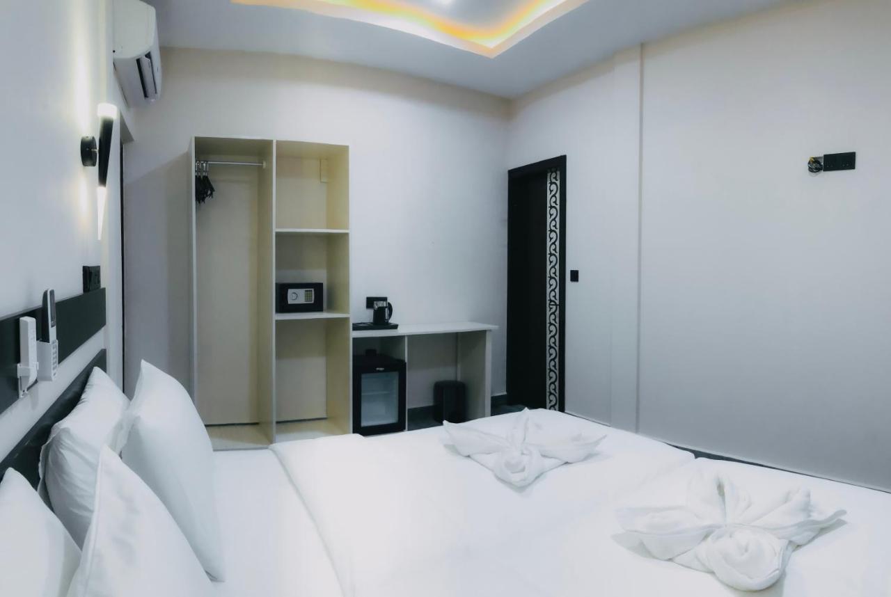 Infinity Dhiffushi Hotell Exteriör bild